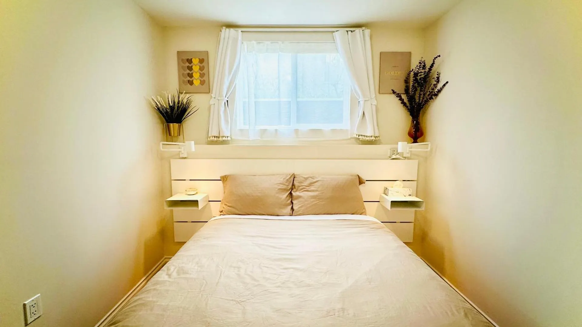 2Br 1Ba Garden View Guest Suite - King-Size Bed - Free Parking Vancouver Guest house