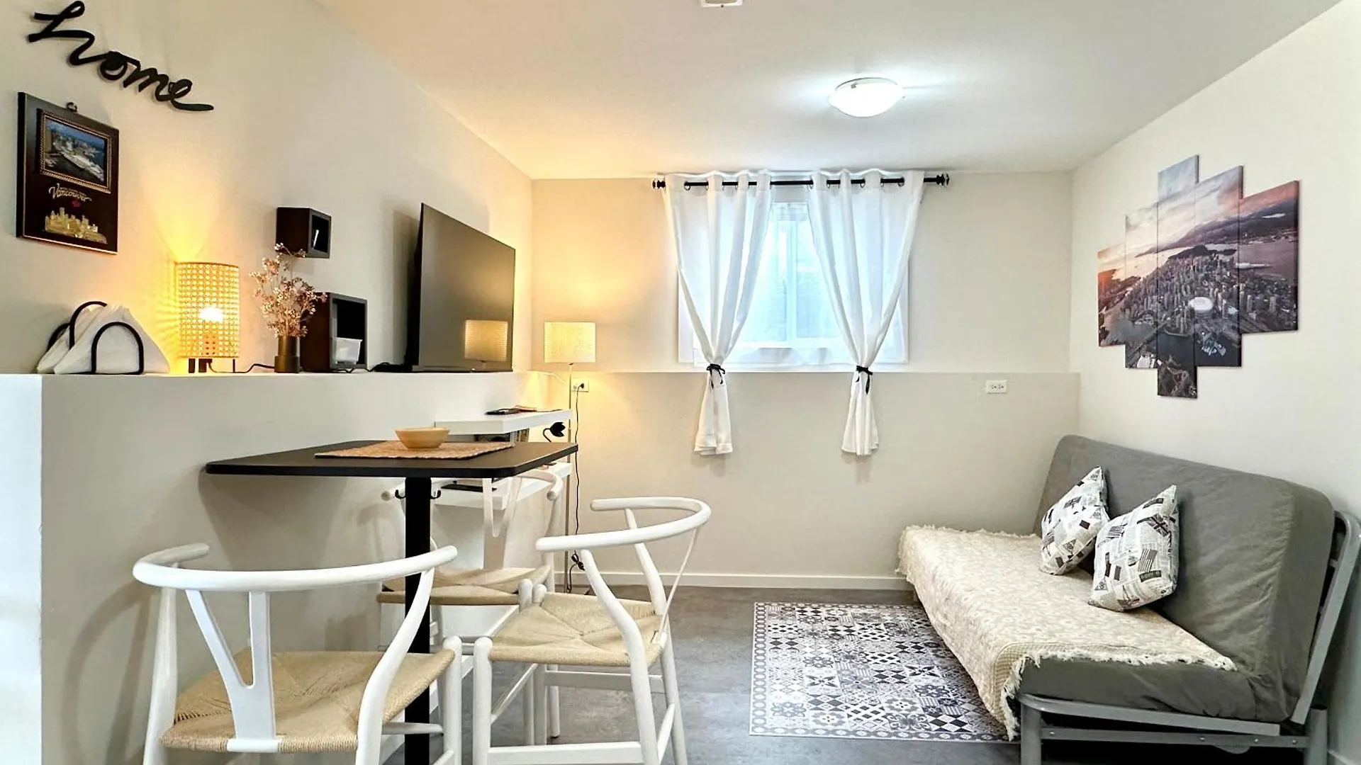 2Br 1Ba Garden View Guest Suite - King-Size Bed - Free Parking Vancouver Canada