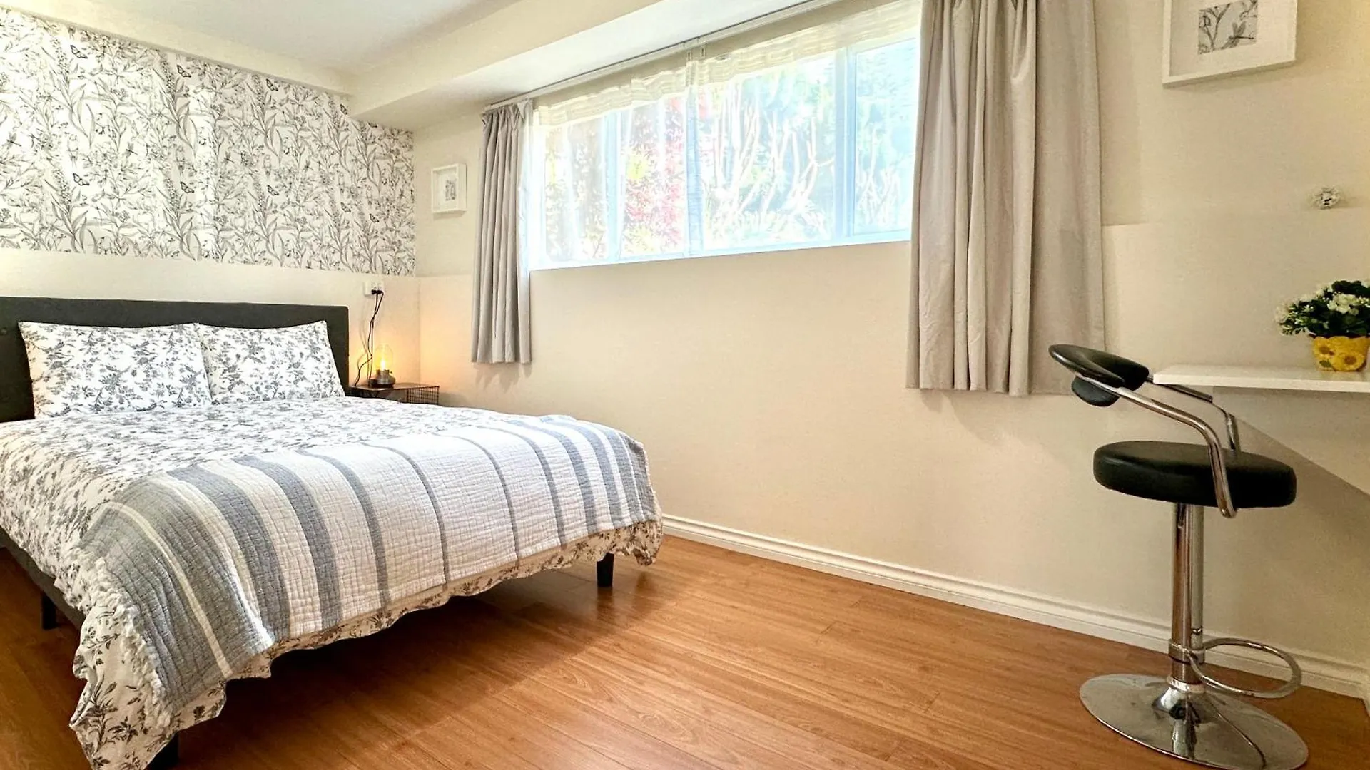 2Br 1Ba Garden View Guest Suite - King-Size Bed - Free Parking Vancouver